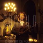 13-07-1992 Andre Rieu at church in Venlo, The Netherlands.

[keywords]Posed, Half Length, Eyecontact, Church, Violin, Musician[/keywords]